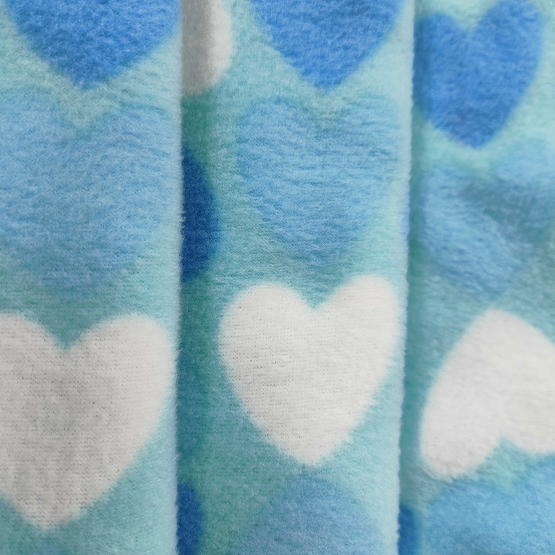 Ткани для мужской и женской одежды флис и бархат.